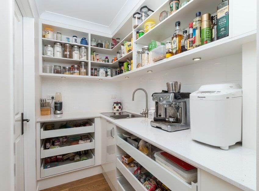 home plans with walk in pantry