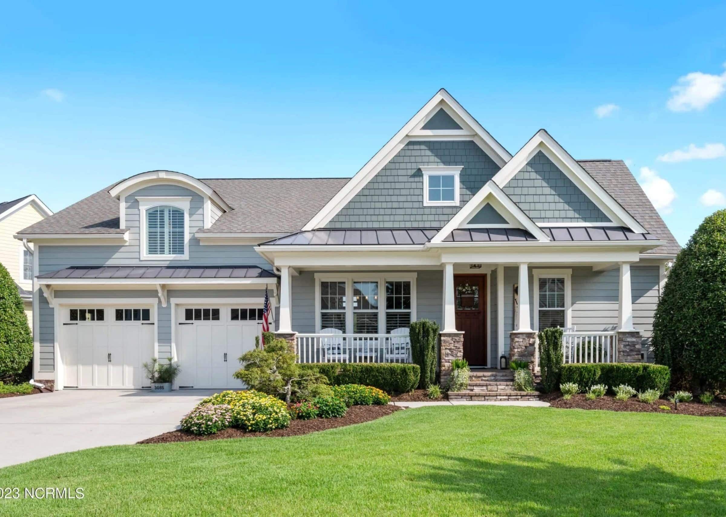 Craftsman house Floor Plan: 3-Bed, 2-Story Blueprint
