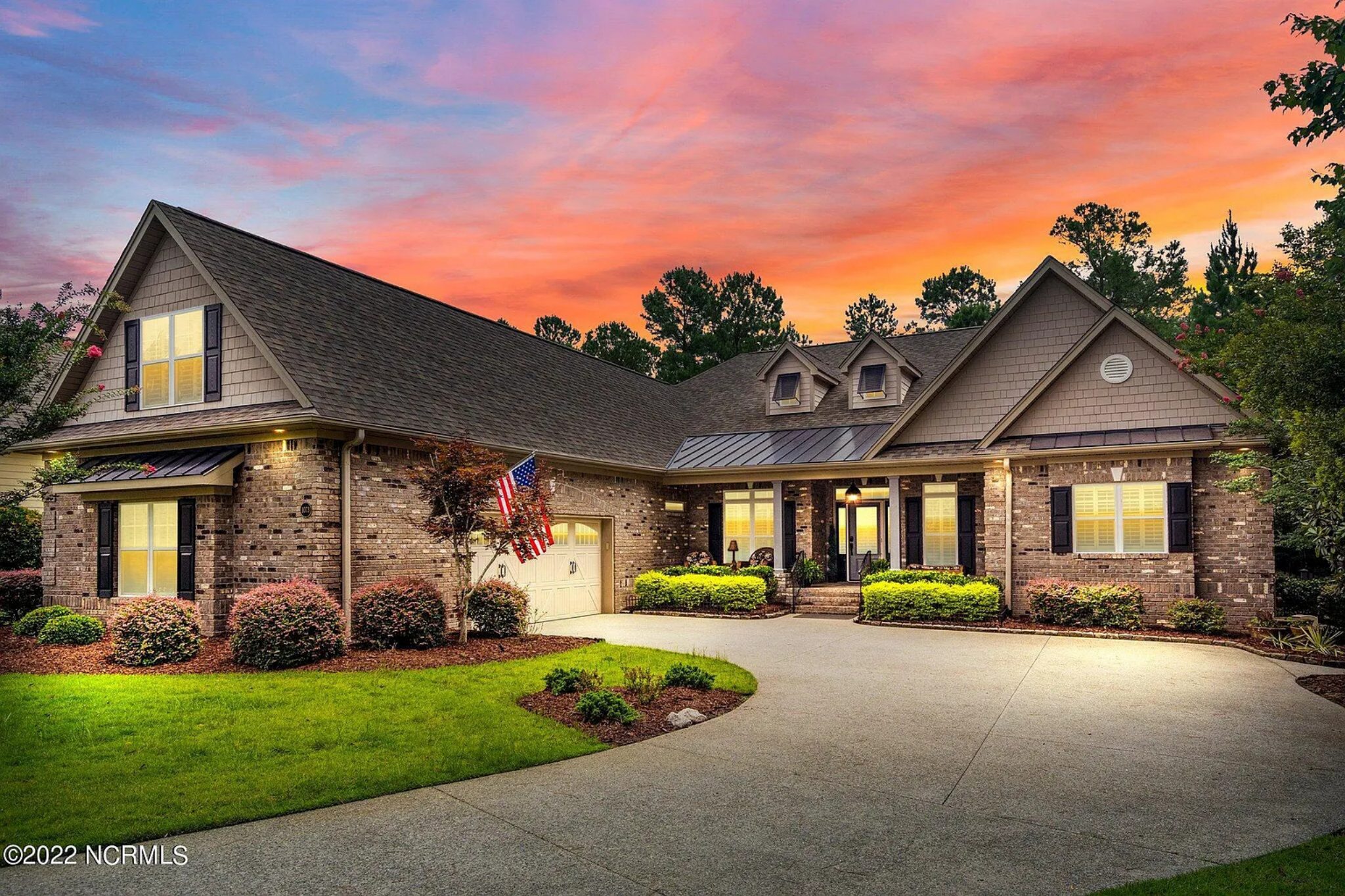 Craftsman house Floor Plan: 4 Bed,3 Bath,2-Story Blueprint