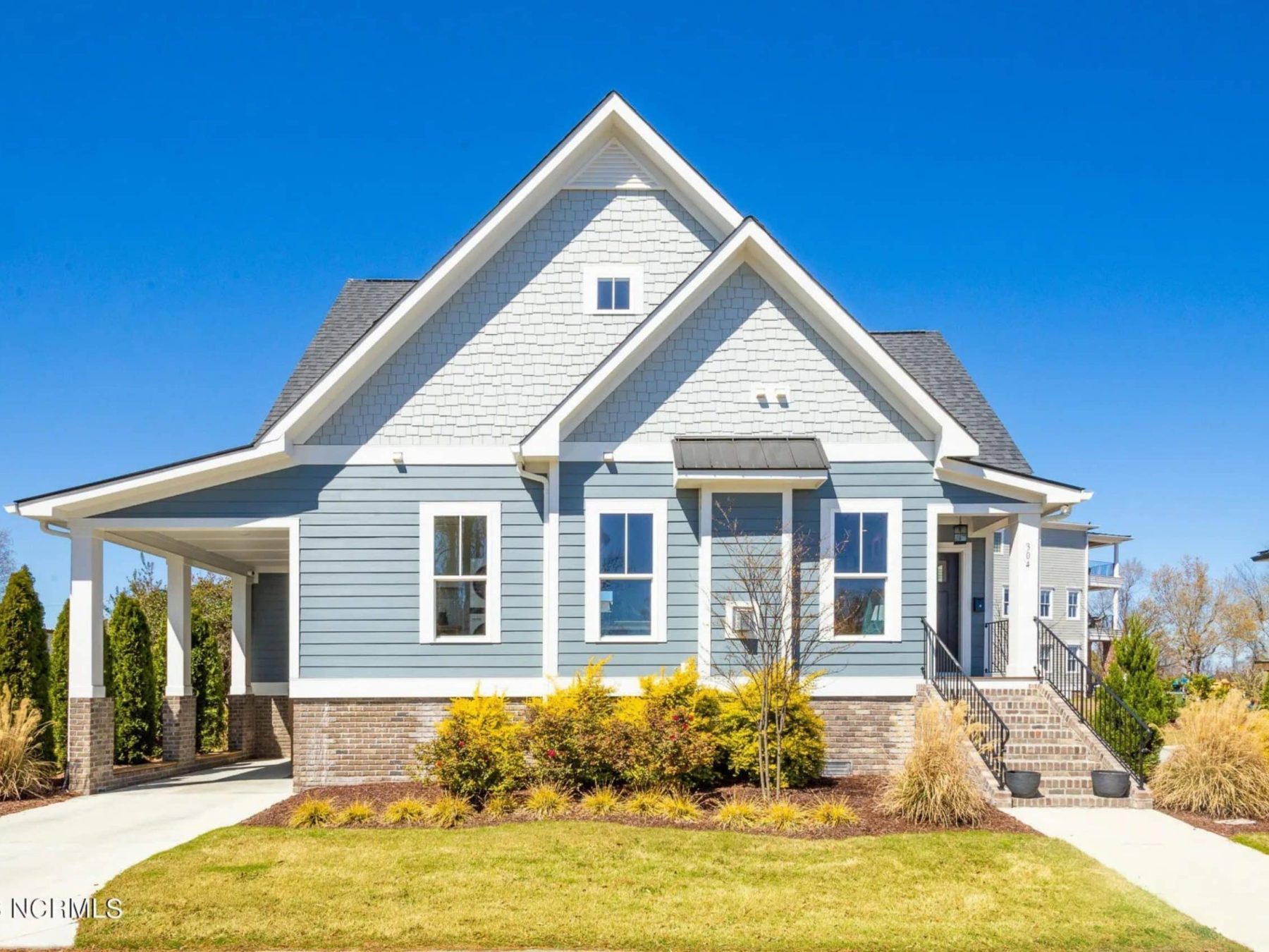 Modern Craftsman house Plan with Detailed Architecture Designs