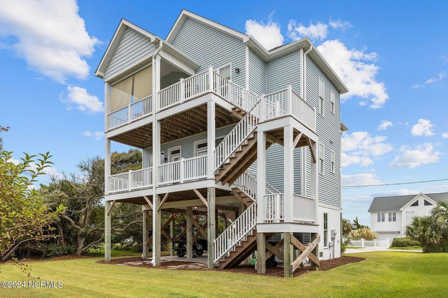Beach house Plan with 3 Floors,Open Floor Plan,and CAD Designs
