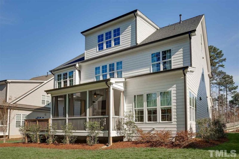 Beautiful 2-Story house Floor Plan with 5 Bedrooms and CAD Designs