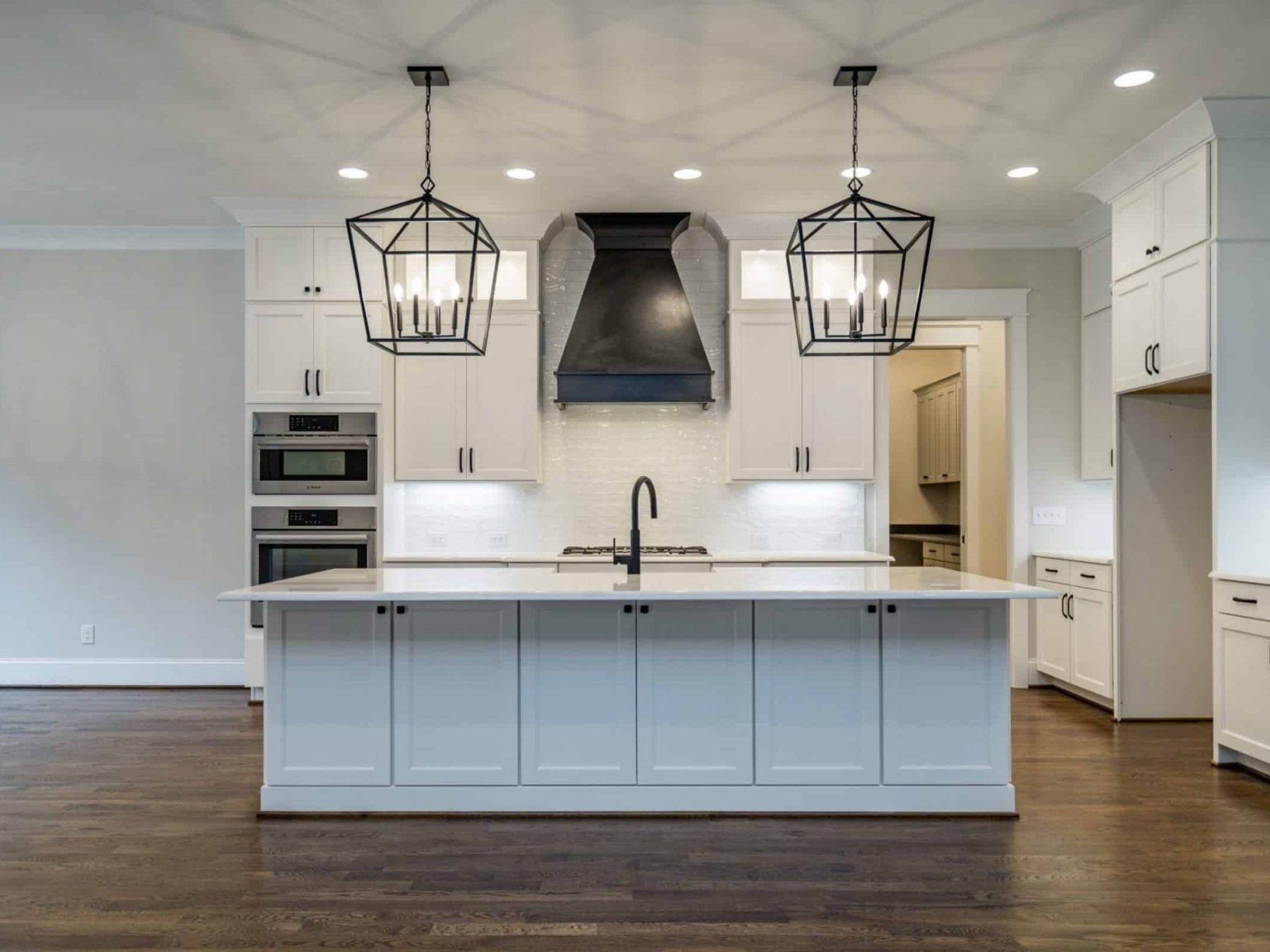 Beautiful Craftsman house Plan with Detailed Floor Blueprint