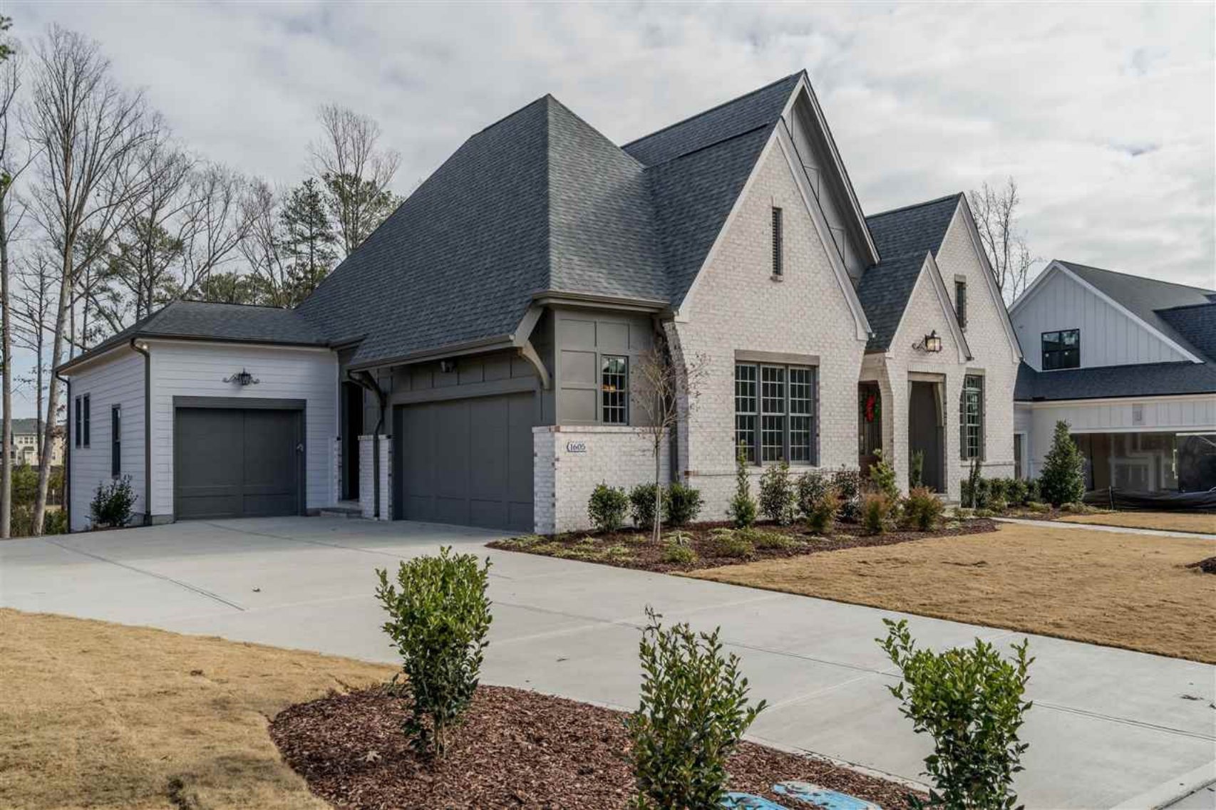 Charming 2-Story house Plan with Spacious Floor Plan and Modern Designs
