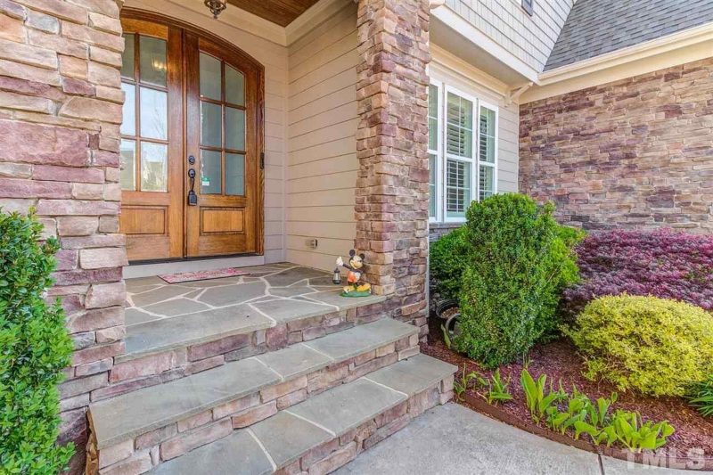 Charming Craftsman house Plan with Blueprint Designs & Features