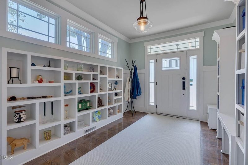 Compact house Plan: 2-Level Garage with Living Space Design