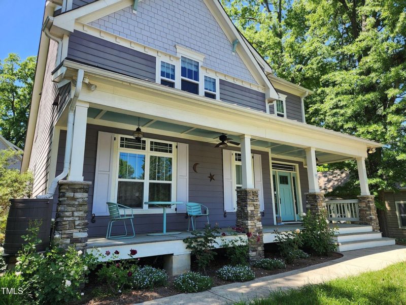 Compact house Plan: 2-Level Garage with Living Space Design