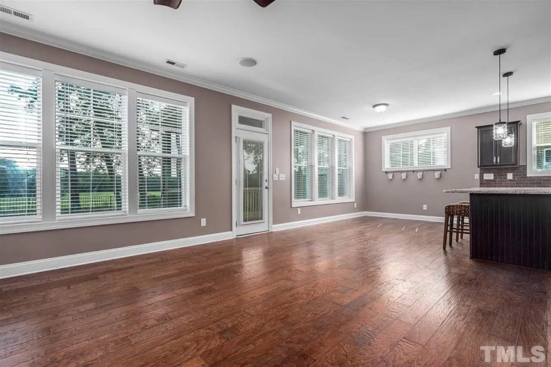 Craftsman house Design with 4 Bedrooms