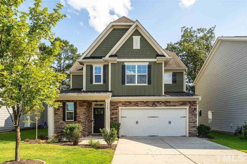 Craftsman house Design with 4 Bedrooms