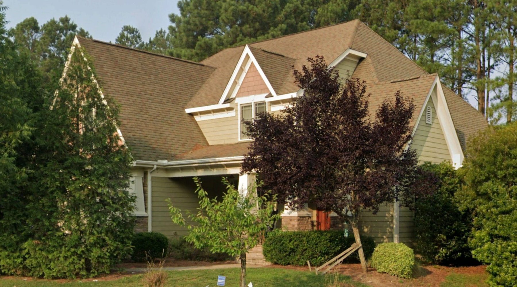 Craftsman house Plan with 4 Bedrooms and Vaulted Ceilings - CAD Design