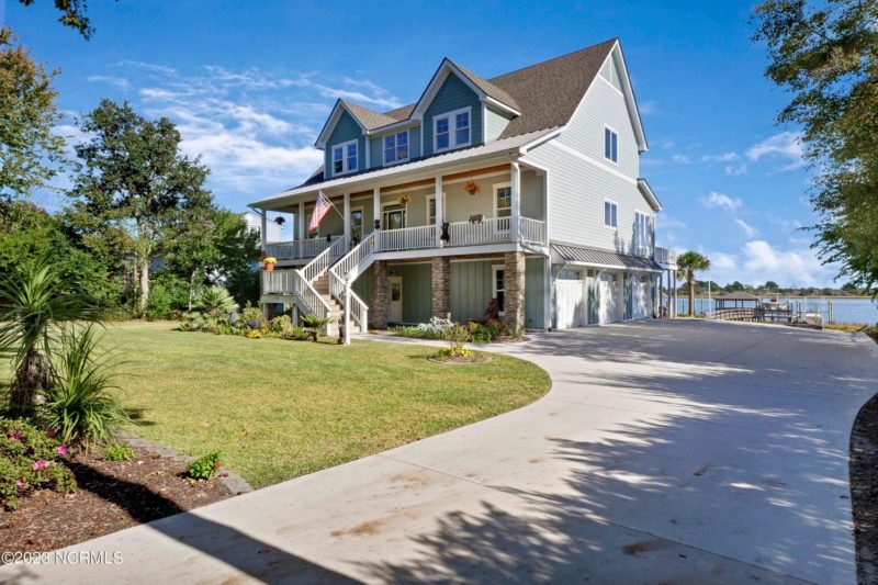 Craftsman house Plan with Modern Floor Plans and CAD Designs