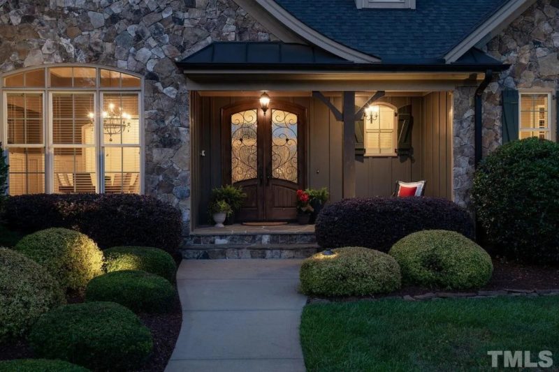 Custom house Blueprint with 4 Beds, 4.5 Baths, Open Floor Plan Designs