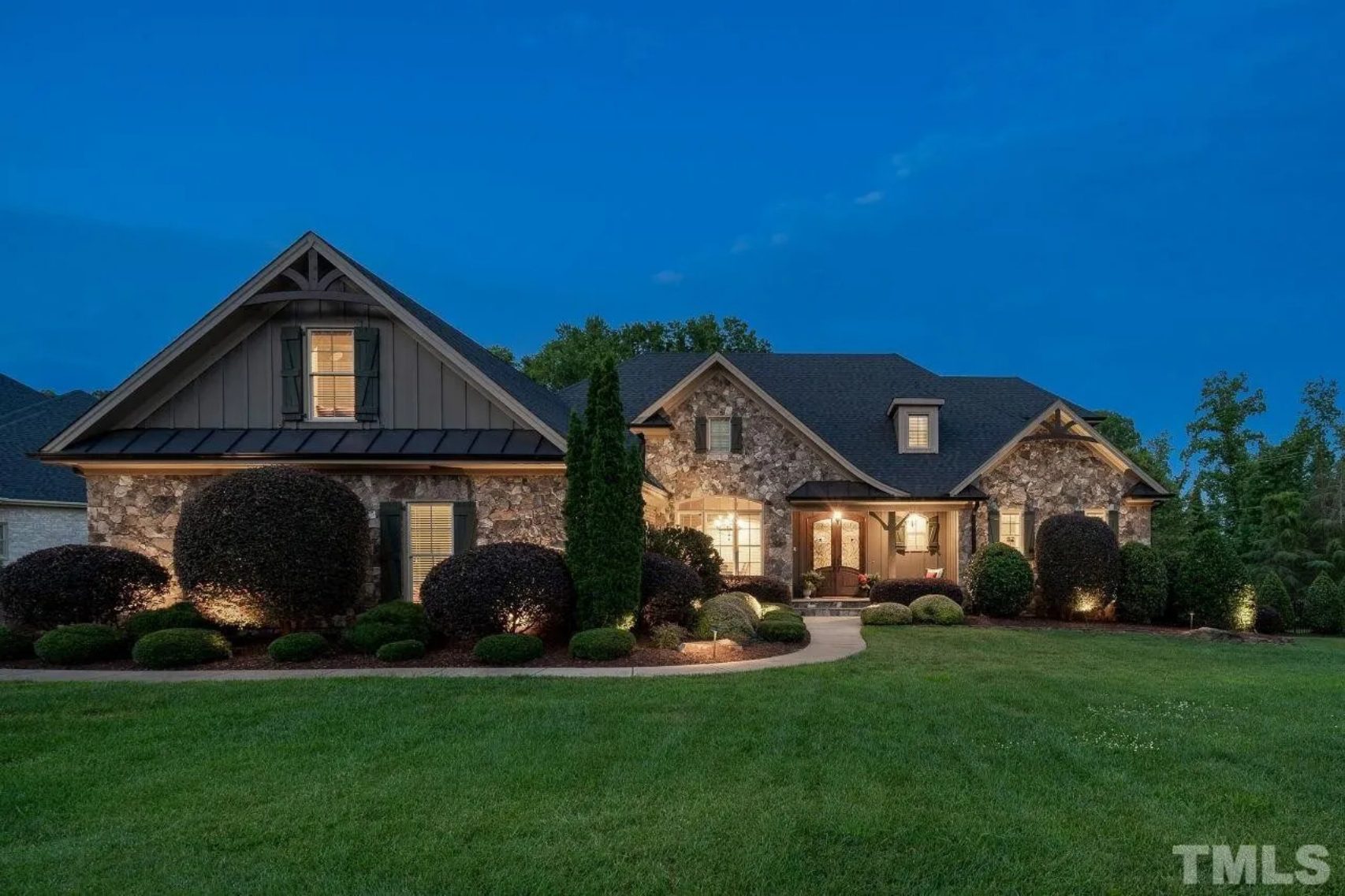 Custom house Blueprint with 4 Beds,4.5 Baths,Open Floor Plan Designs
