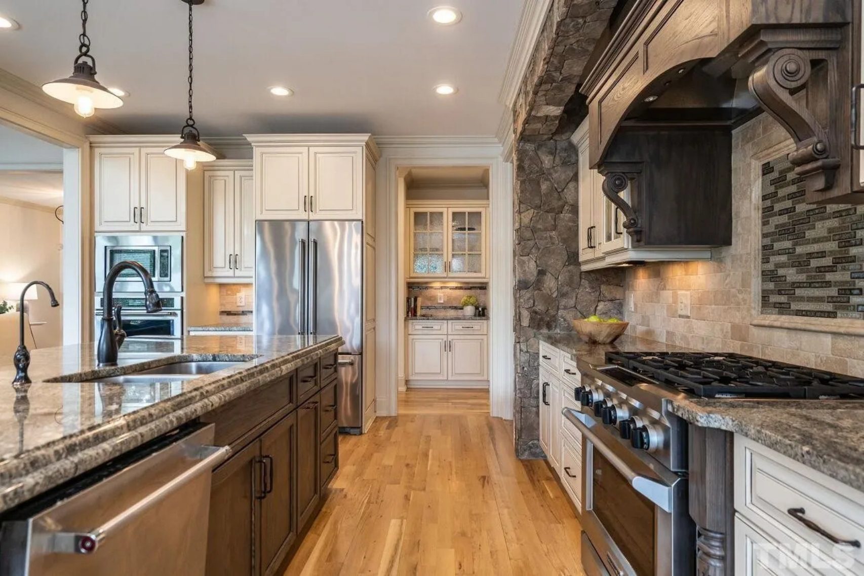 Custom house Blueprint with 4 Beds,4.5 Baths,Open Floor Plan Designs