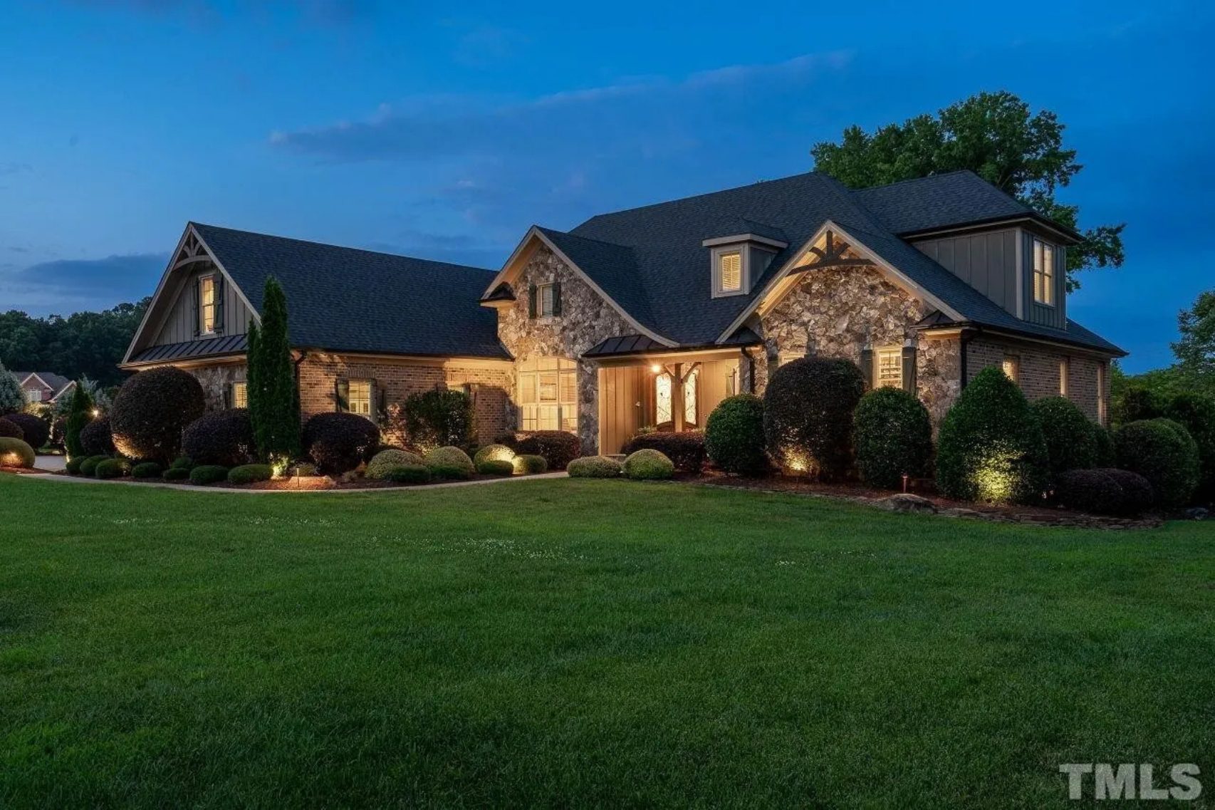 Custom house Blueprint with 4 Beds,4.5 Baths,Open Floor Plan Designs