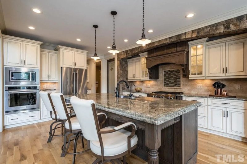 Custom house Blueprint with 4 Beds, 4.5 Baths, Open Floor Plan Designs