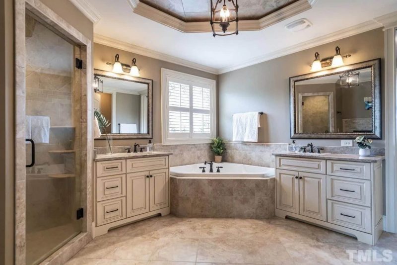 Custom house Blueprint with 4 Beds, 4.5 Baths, Open Floor Plan Designs