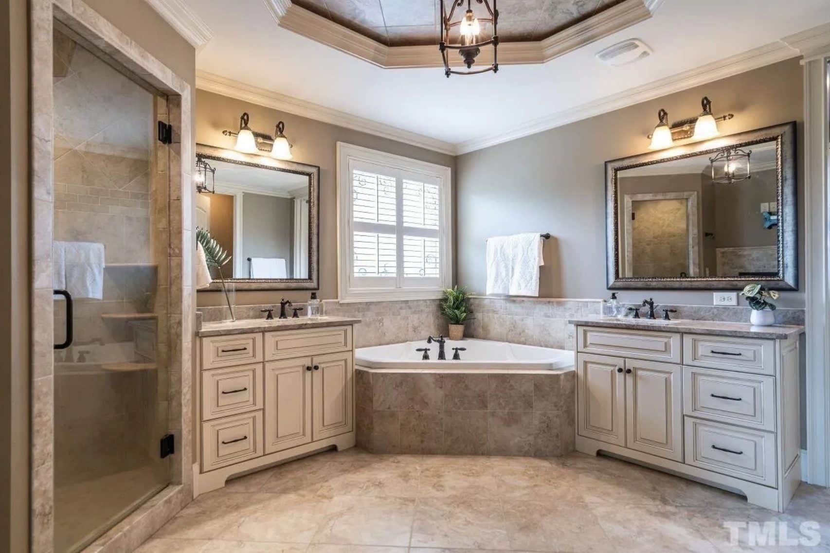 Custom house Blueprint with 4 Beds,4.5 Baths,Open Floor Plan Designs