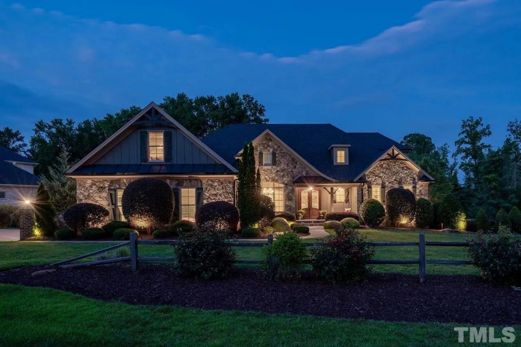 Custom house Blueprint with 4 Beds,4.5 Baths,Open Floor Plan Designs