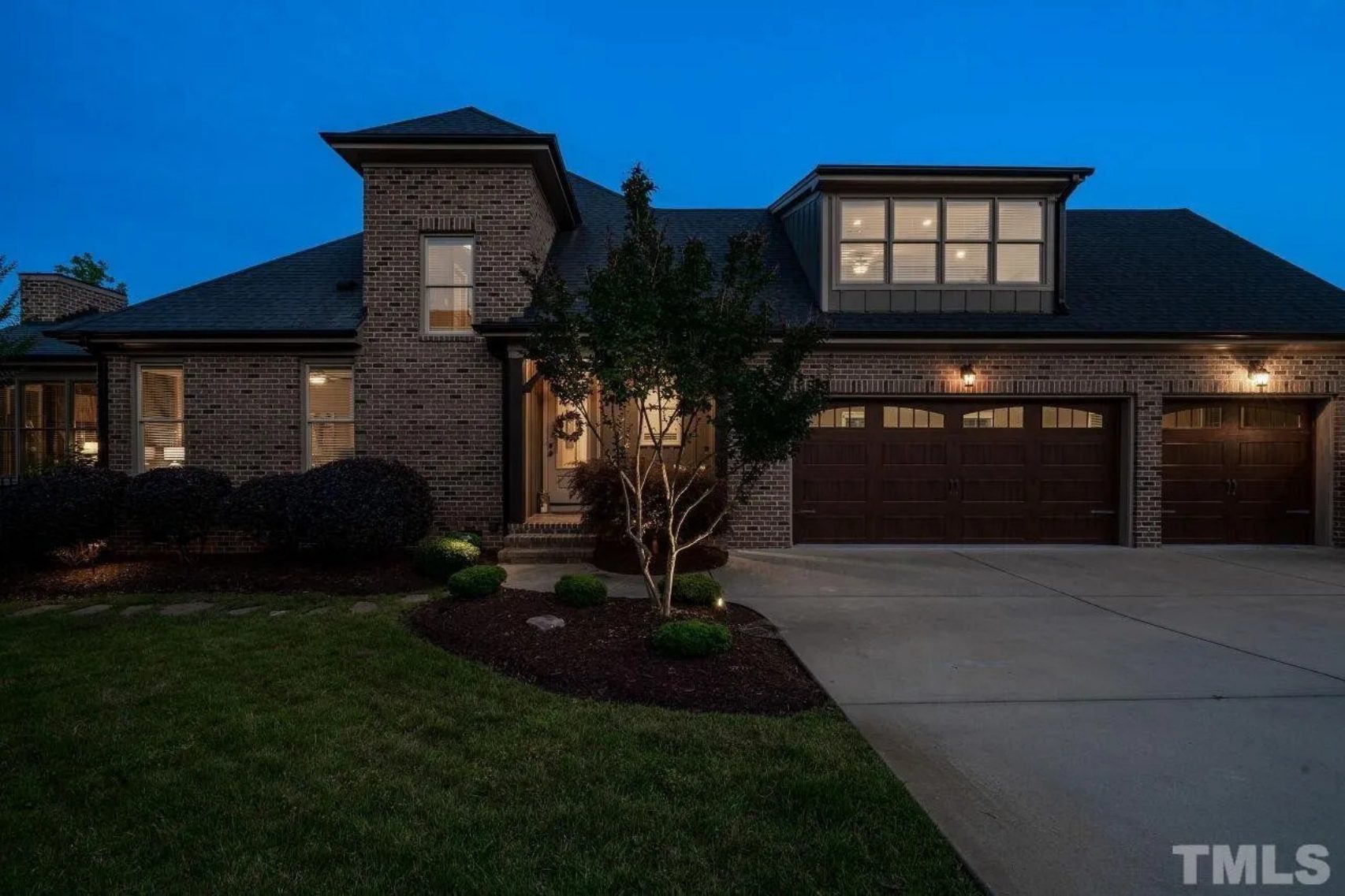 Custom house Blueprint with 4 Beds,4.5 Baths,Open Floor Plan Designs