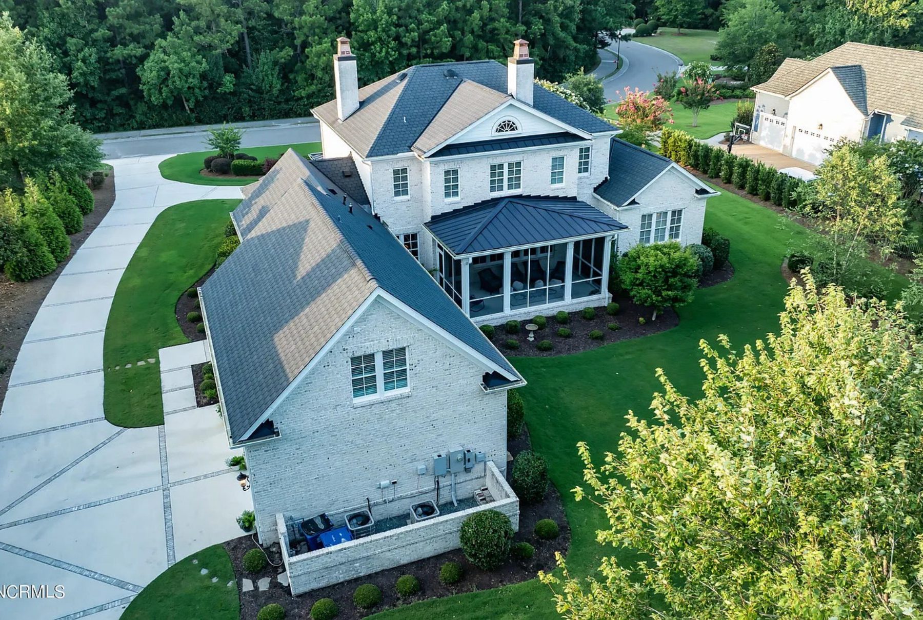 Elegant 5-Bedroom house Floor Plan with 2 Stories and Garage
