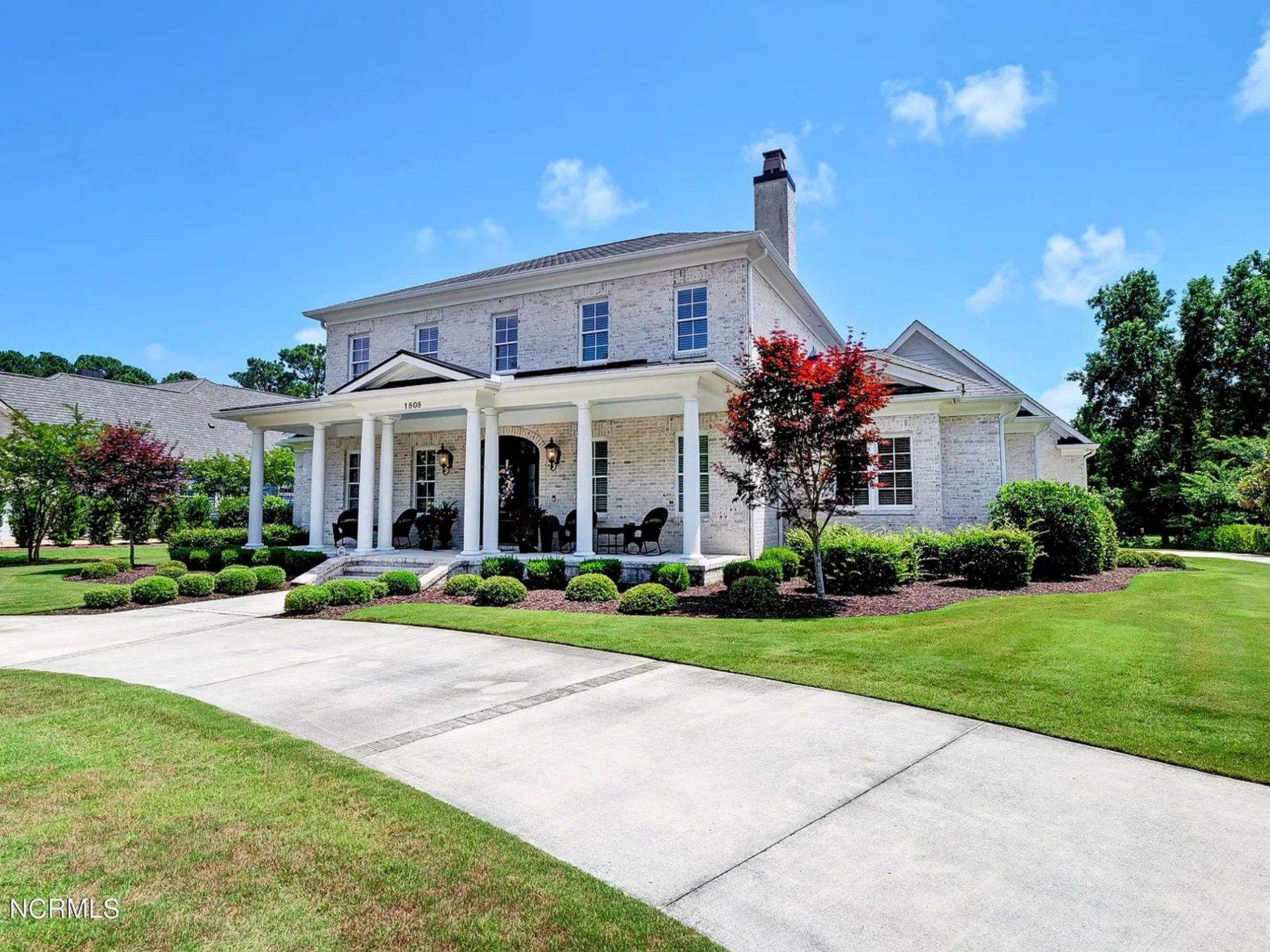 Elegant 5-Bedroom house Floor Plan with 2 Stories and Garage