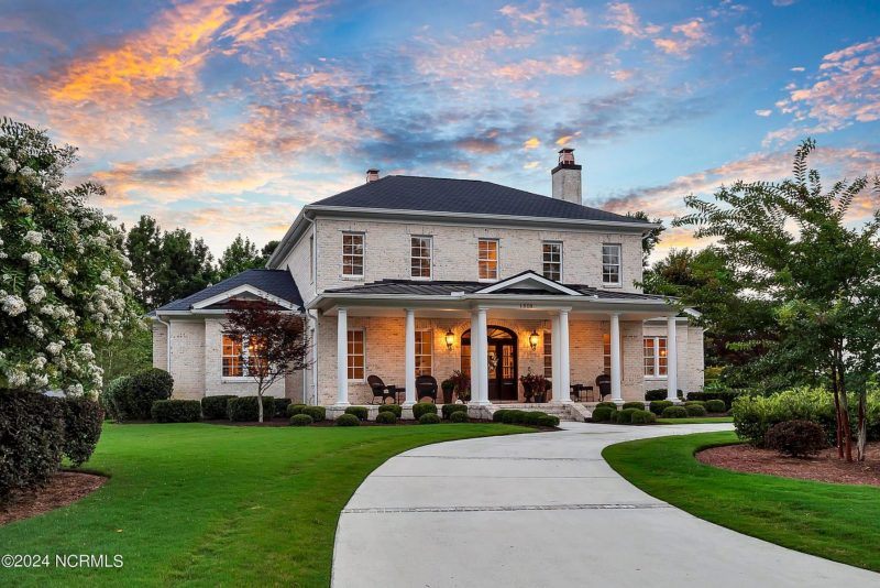 Elegant 5-Bedroom house Floor Plan with 2 Stories and Garage