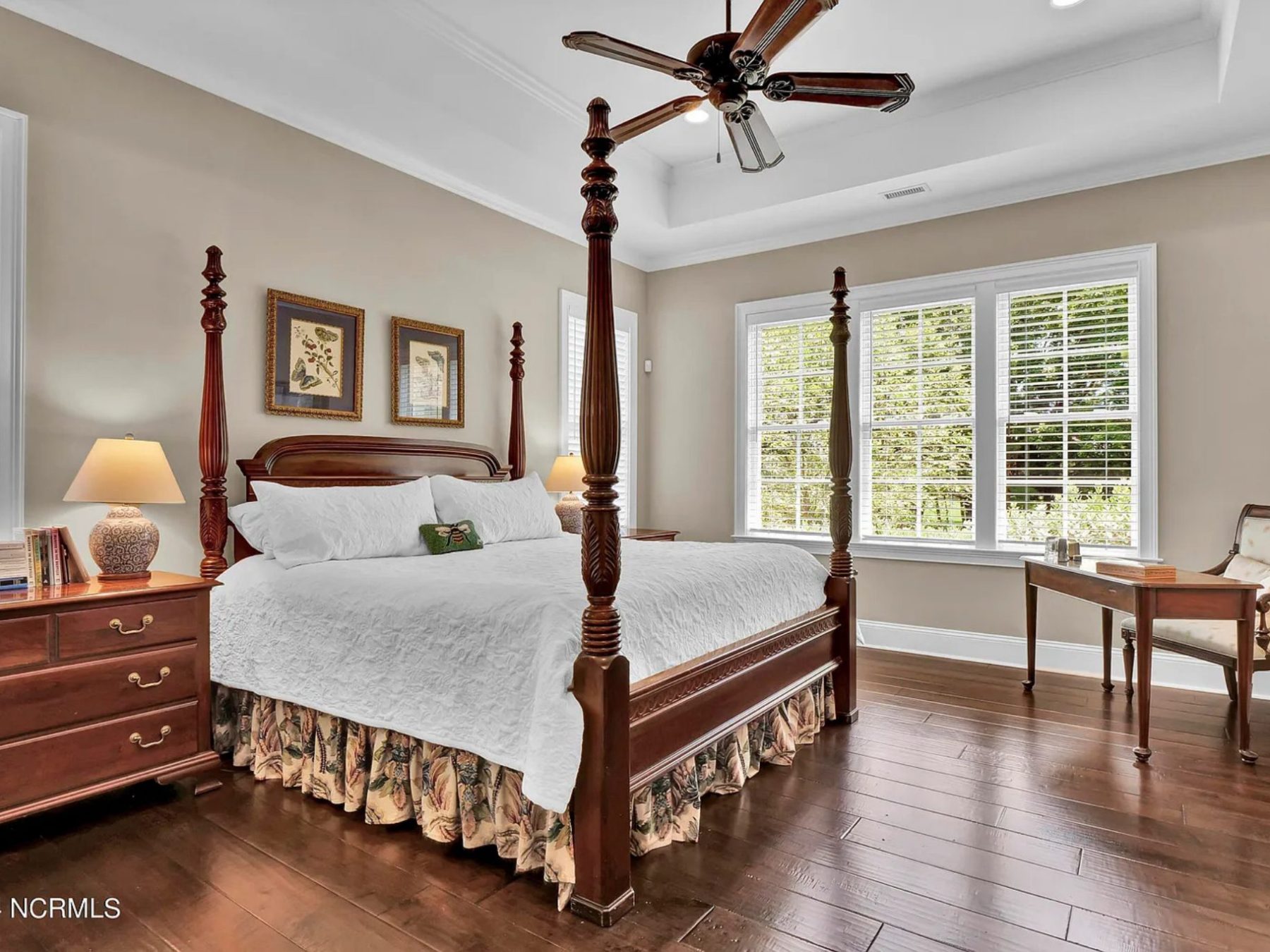 Elegant 5-Bedroom house Floor Plan with 2 Stories and Garage