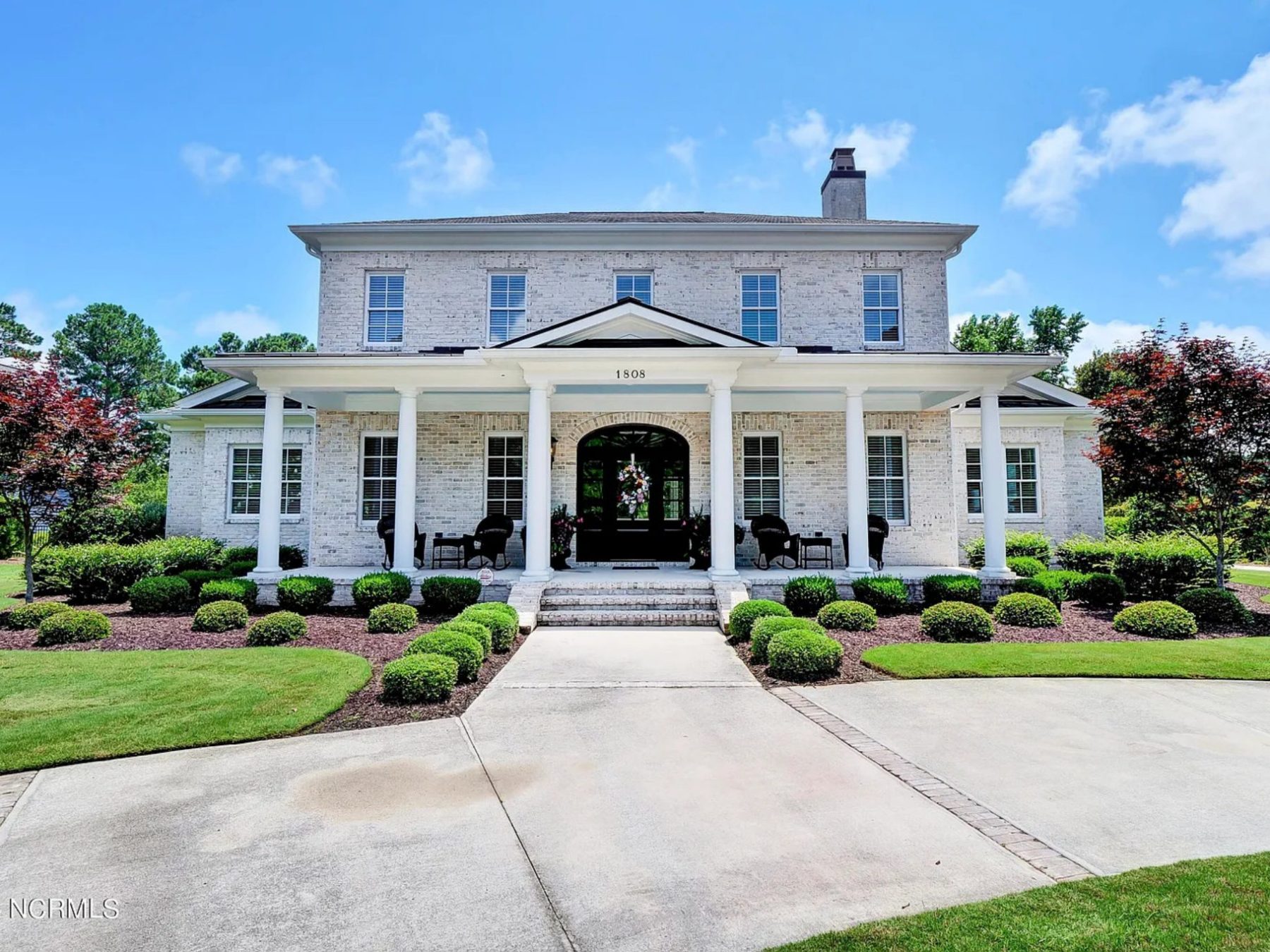 Elegant 5-Bedroom house Floor Plan with 2 Stories and Garage