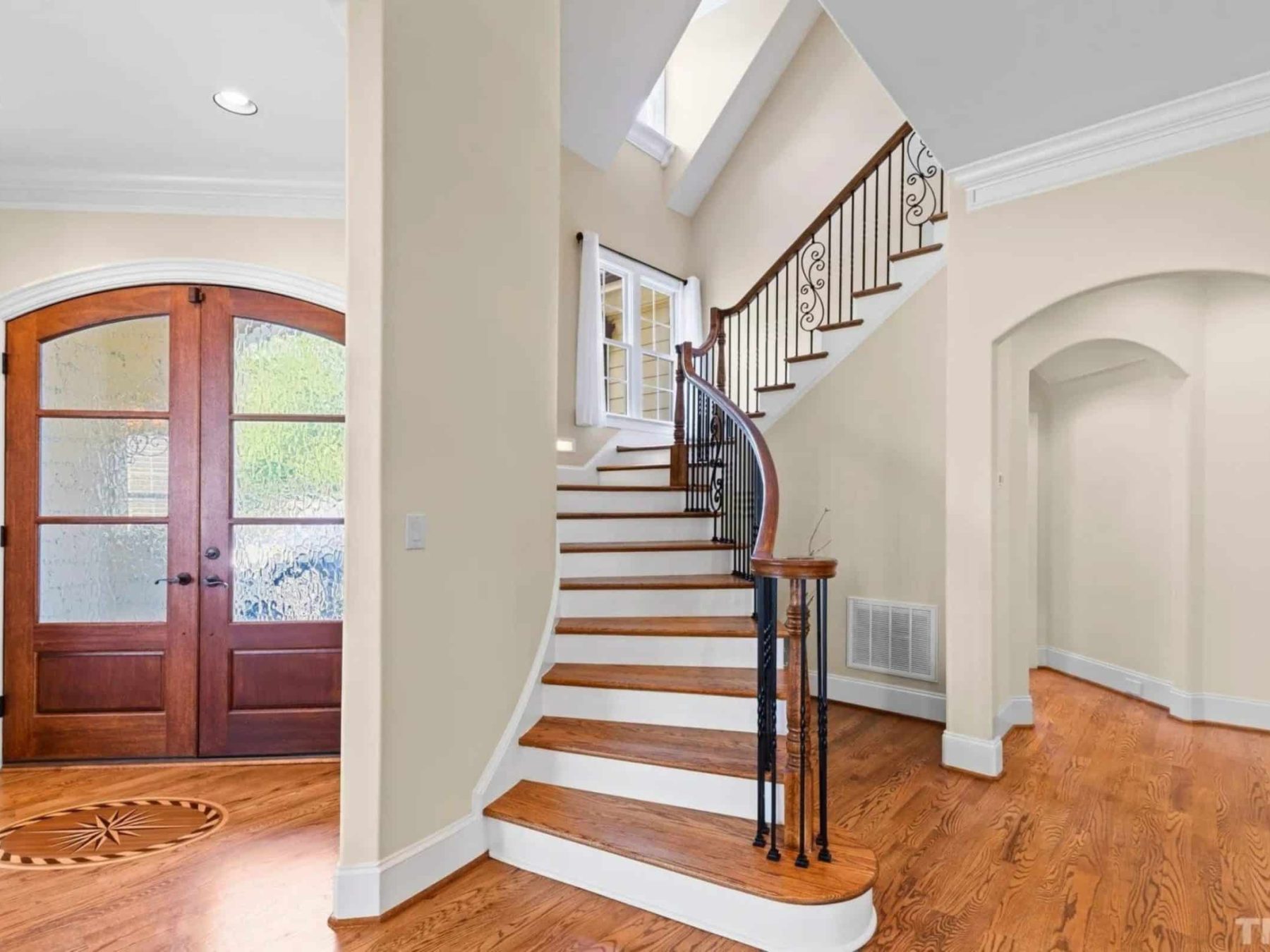 Elegant 5-Bedroom house Floor Plan with Modern Architectural Designs