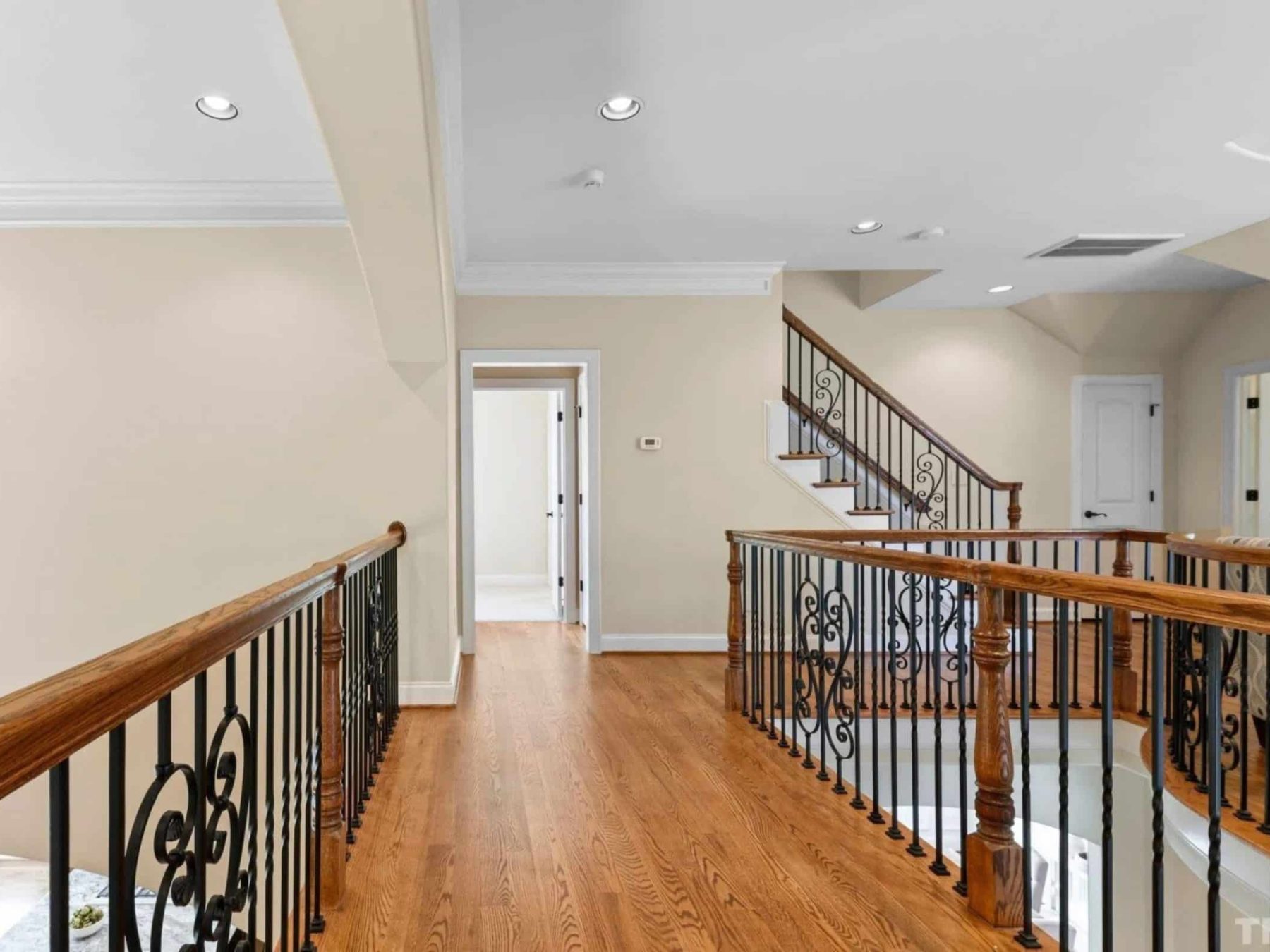 Elegant 5-Bedroom house Floor Plan with Modern Architectural Designs
