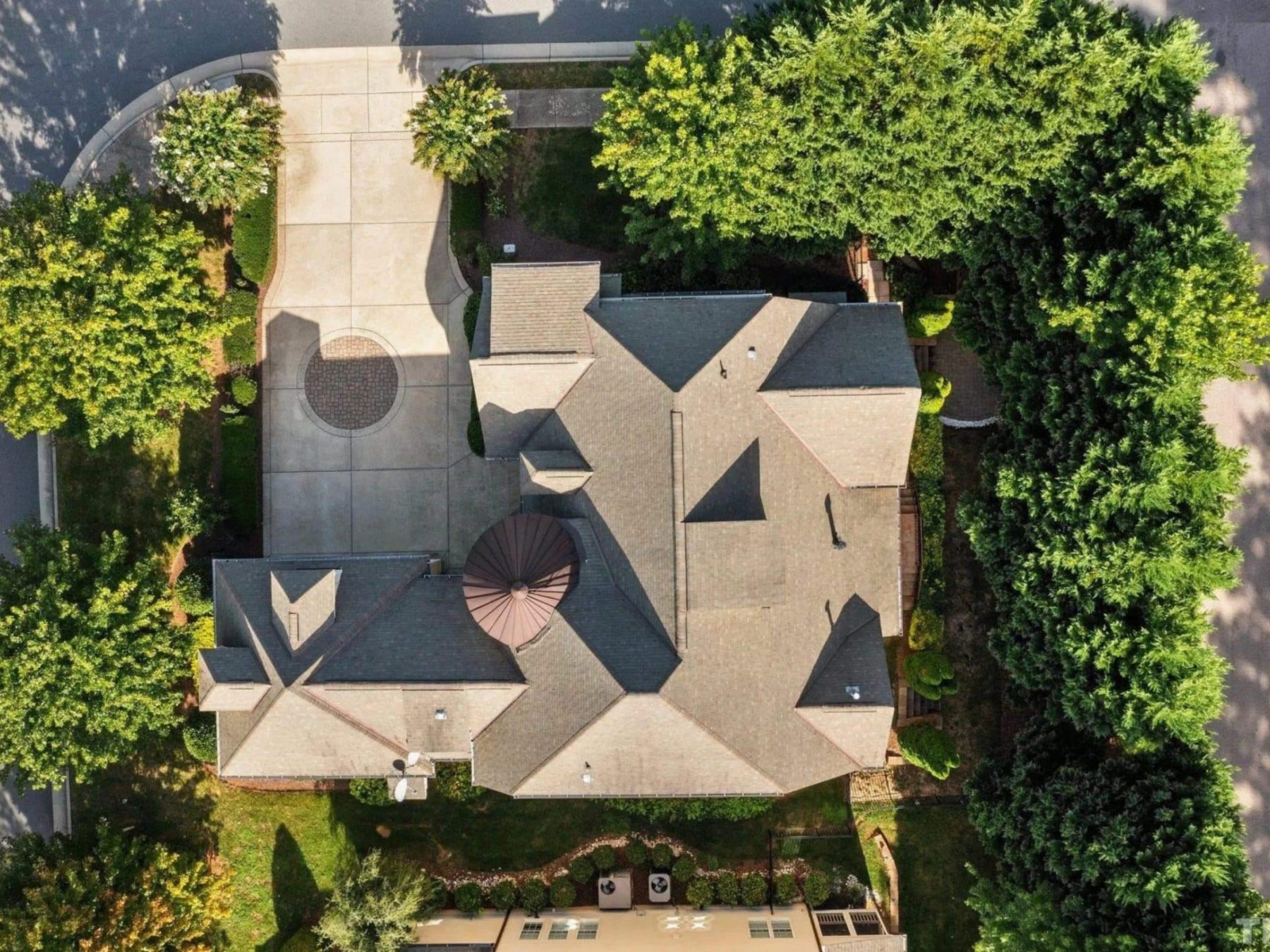 Elegant 5-Bedroom house Floor Plan with Modern Architectural Designs