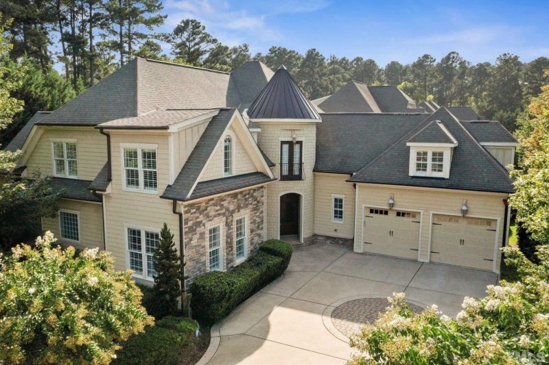 Elegant 5-Bedroom house Floor Plan with Modern Architectural Designs