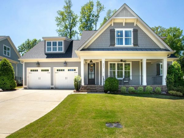 Elegant Craftsman house Plan with Spacious Floor Designs