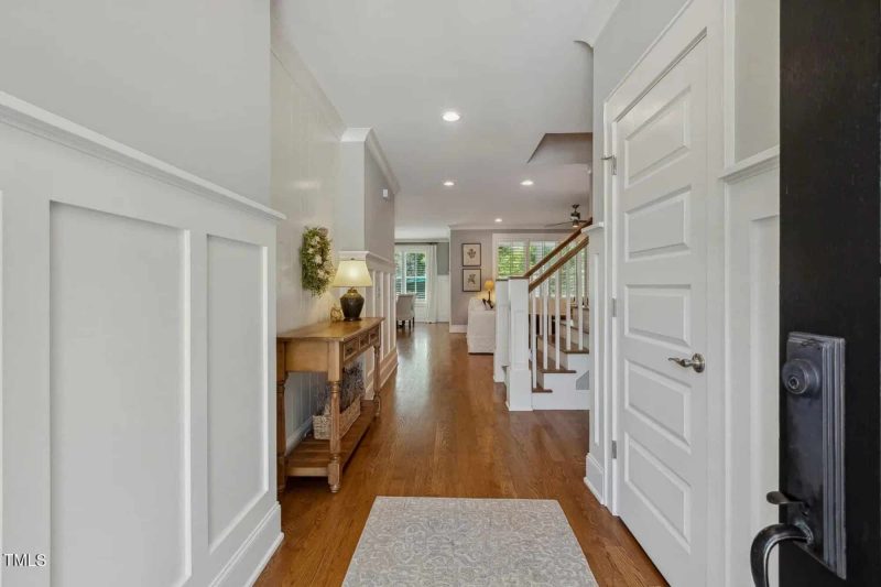Elegant Craftsman house Plan with Spacious Floor Designs