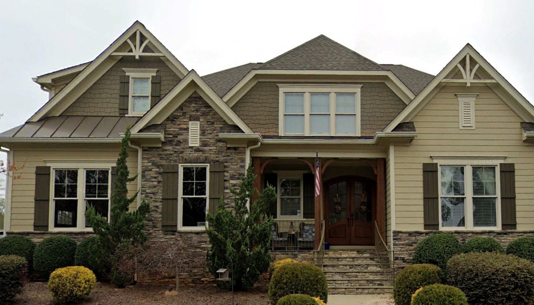 Elegant Craftsman house Plan with Stunning 2-Story Design