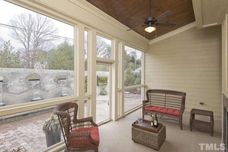 Elegant Craftsman house Plan with Stunning 2-Story Design