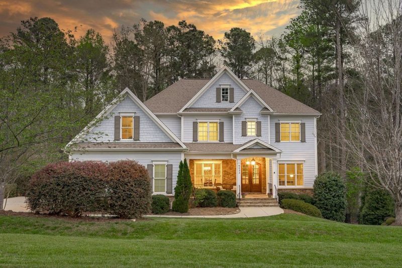 Elegant house Plan with Detailed Blueprints and 2-Story Design