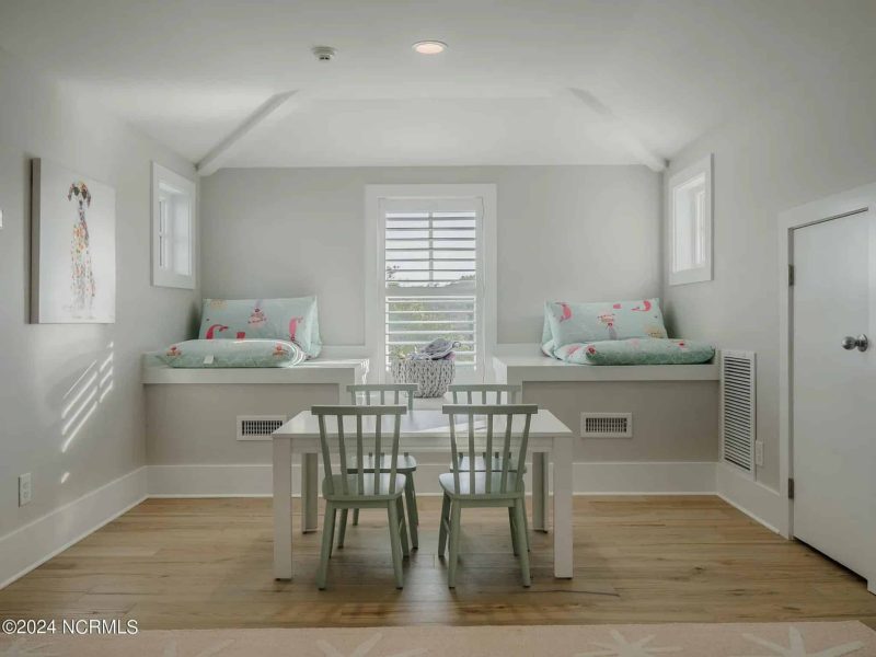 Elegant house Plan with Garage & Living Space