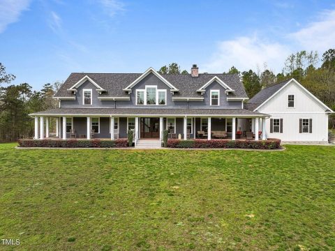 Elegant Traditional Farmhouse Floor Plan and Designs