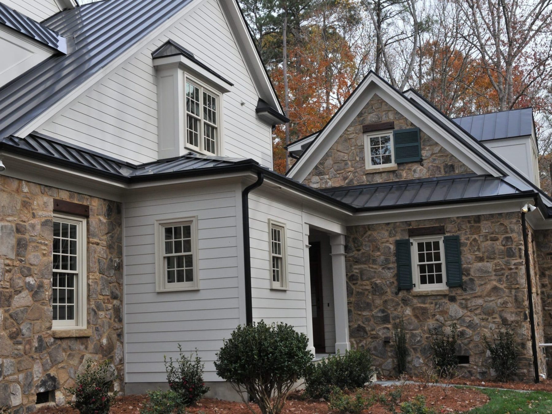 Elegant Traditional house Design with Detailed Floor Plan