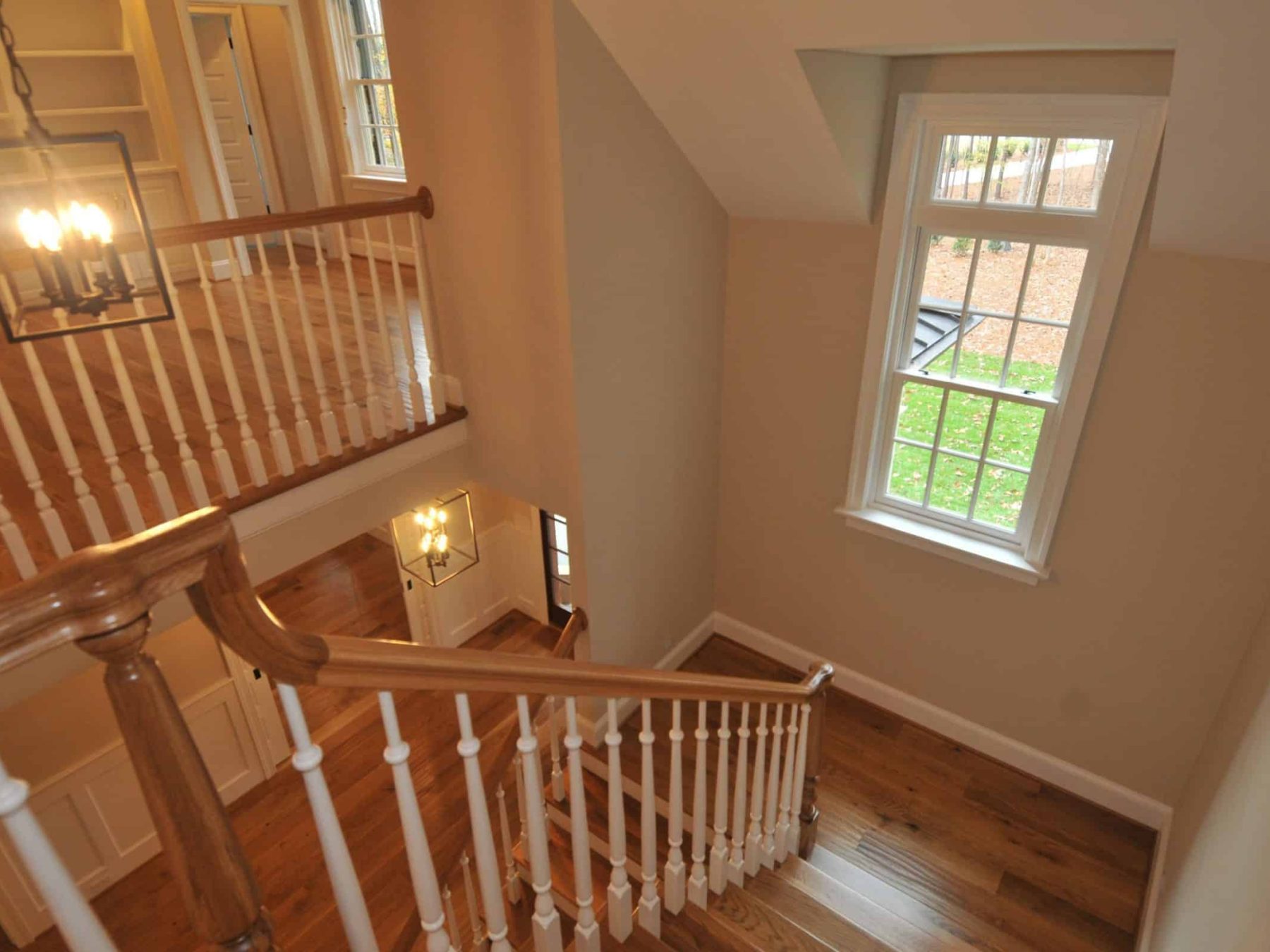 Elegant Traditional house Design with Detailed Floor Plan