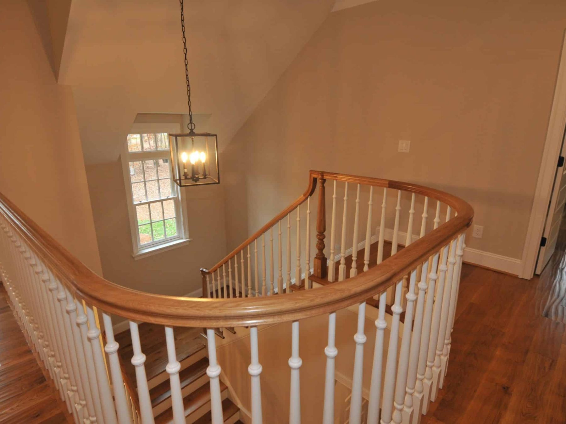 Elegant Traditional house Design with Detailed Floor Plan