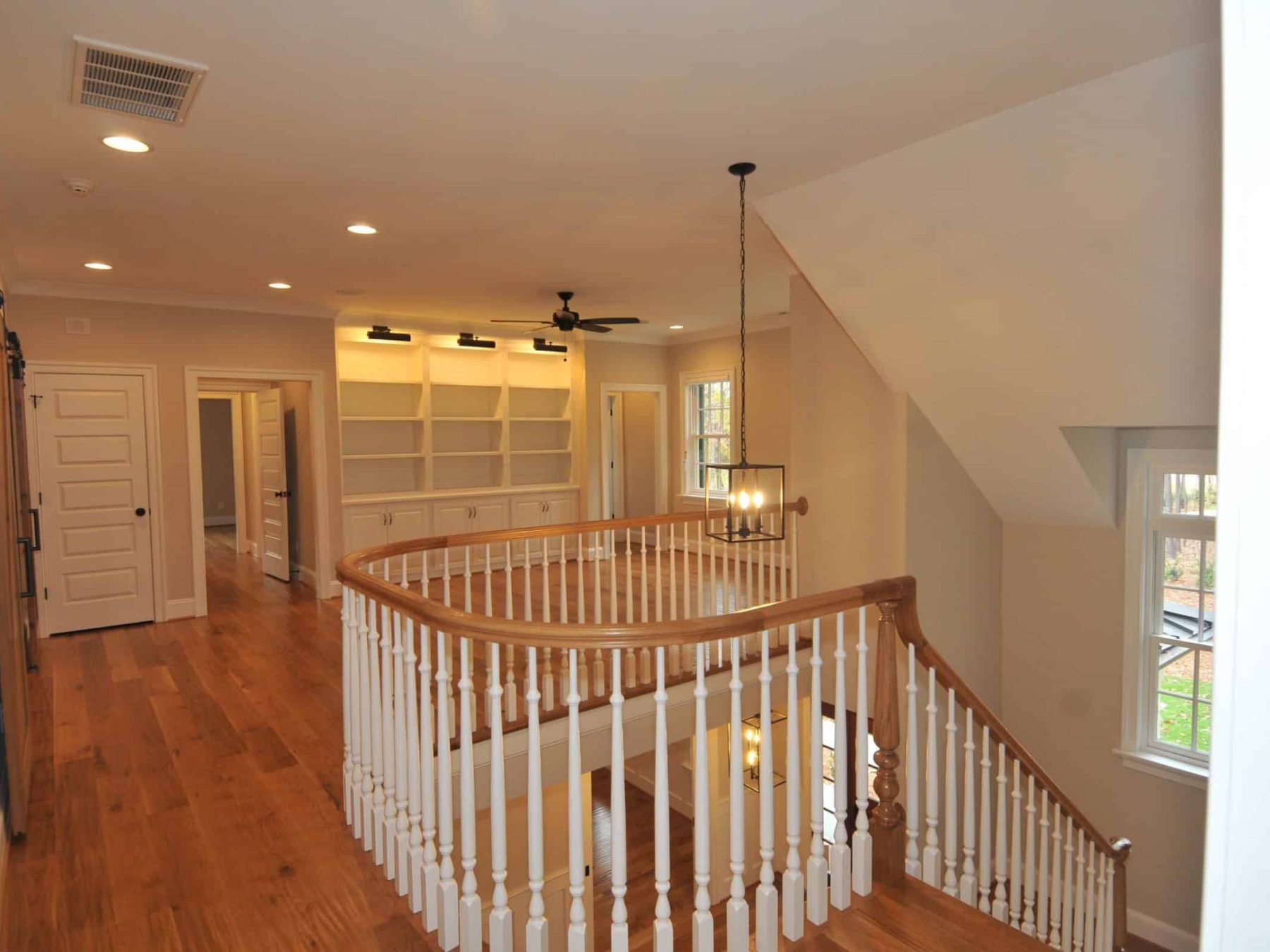 Elegant Traditional house Design with Detailed Floor Plan