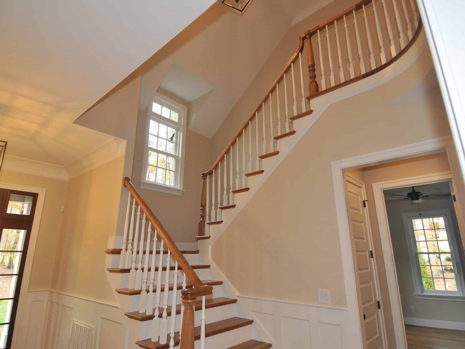 Elegant Traditional house Design with Detailed Floor Plan