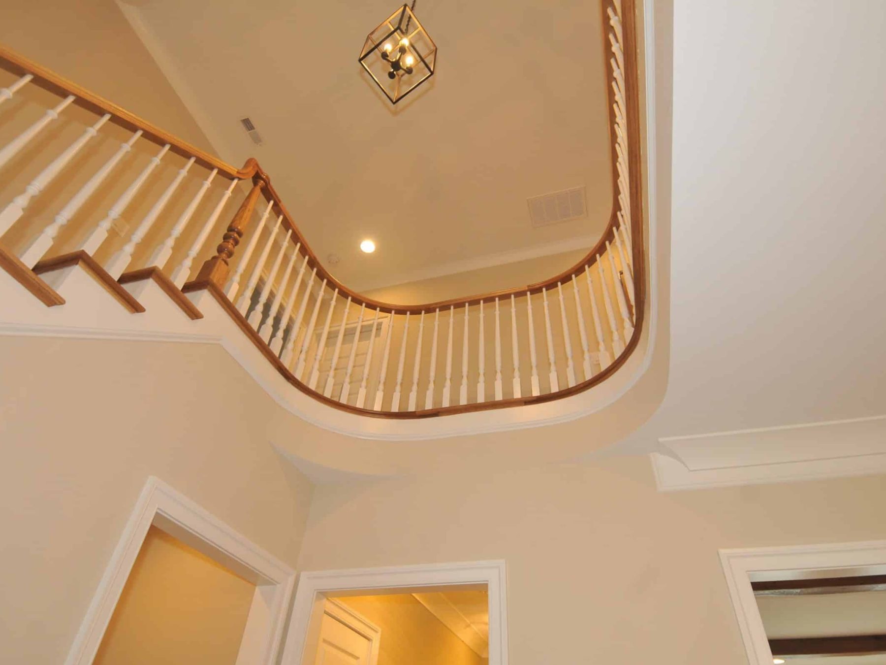 Elegant Traditional house Design with Detailed Floor Plan