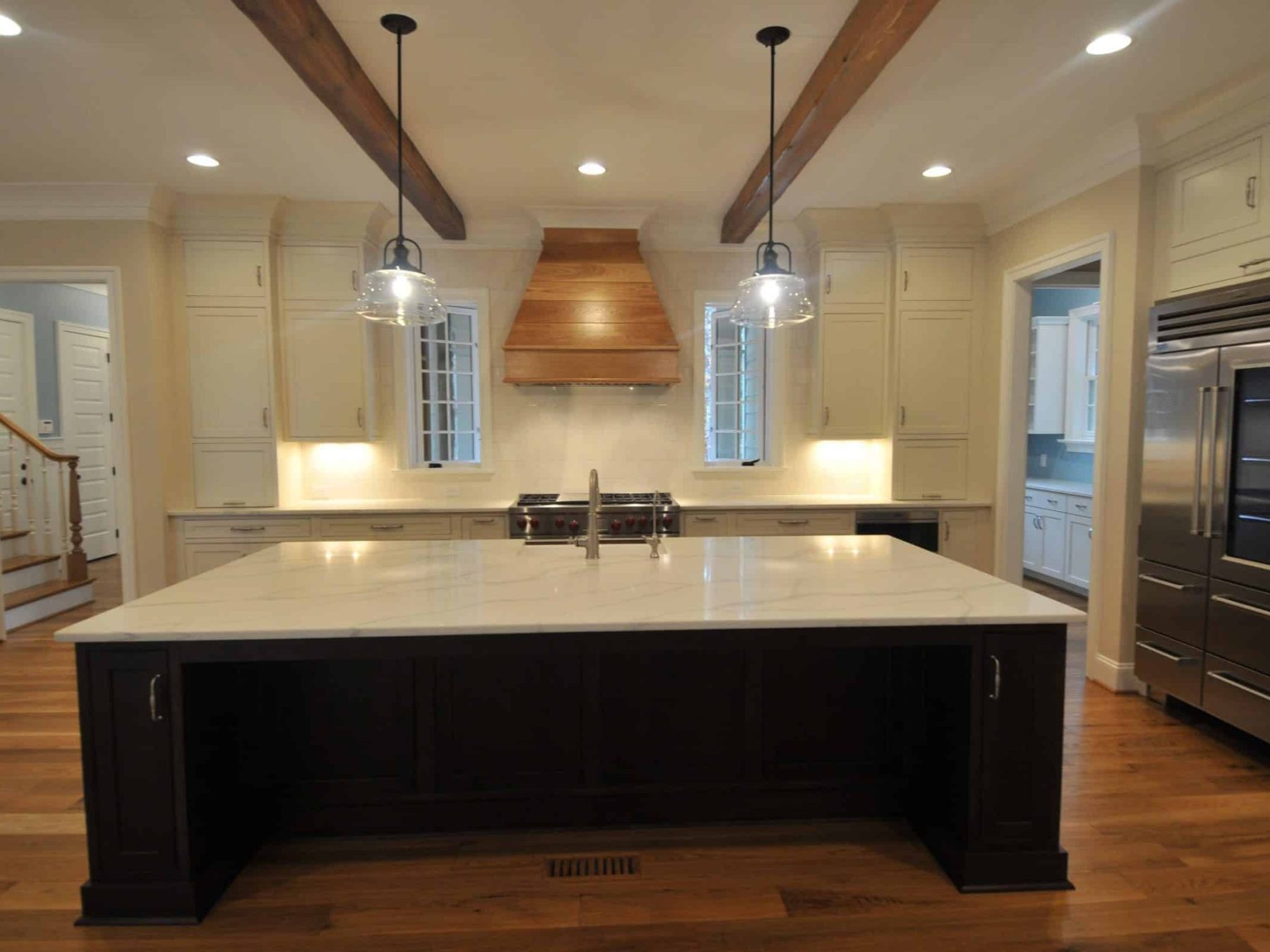 Elegant Traditional house Design with Detailed Floor Plan