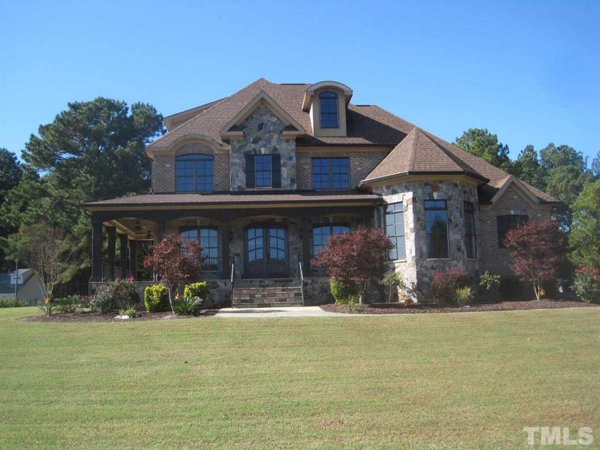 Elegant Traditional house Plan with Spacious Layout and CAD Designs