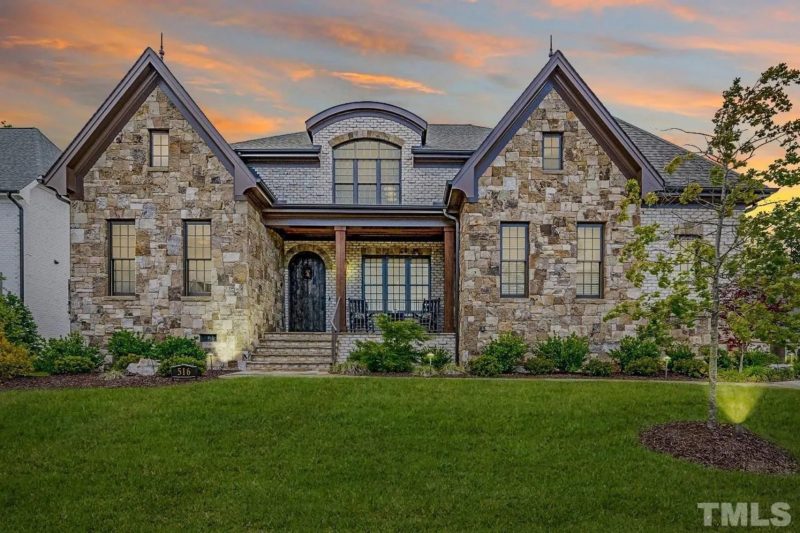 Luxury 5-Bedroom Transitional house Plan with Detailed Blueprint