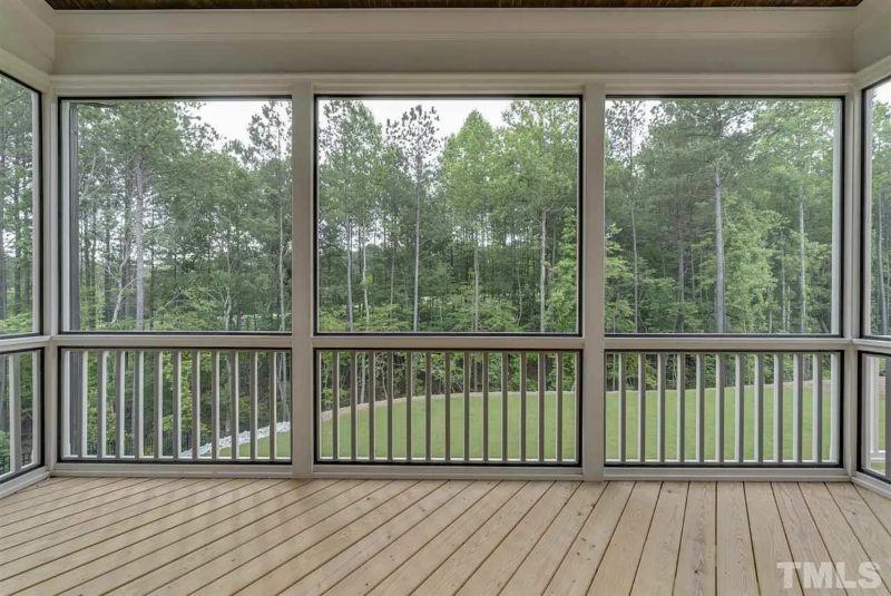 Luxury house Floor Plan with Open Concept and 3-Car Garage